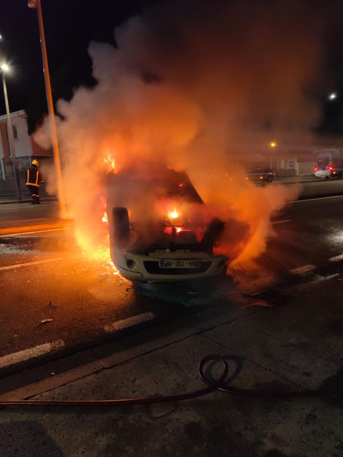 feu voiture sainte-thérèse