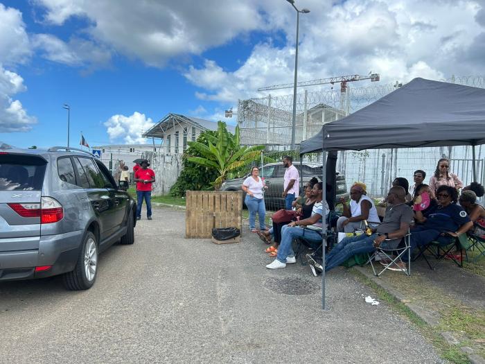 blocage centre pénitentiaire de Baie-Mahault @Jérémy Losio