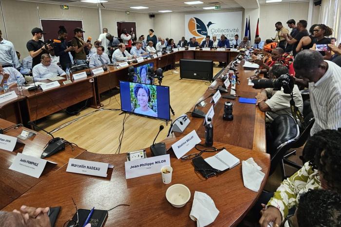 Table Ronde Vie Chère