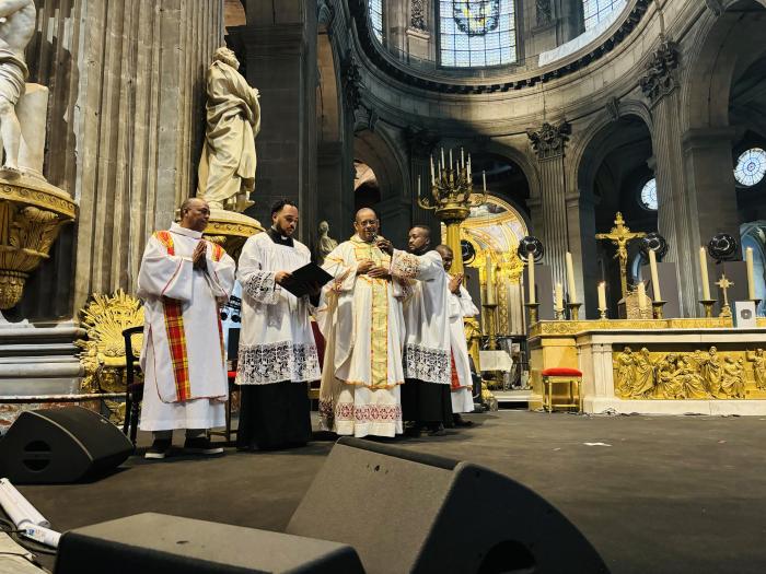 Monseigneur Macaire en l'église Saint-Sulpice