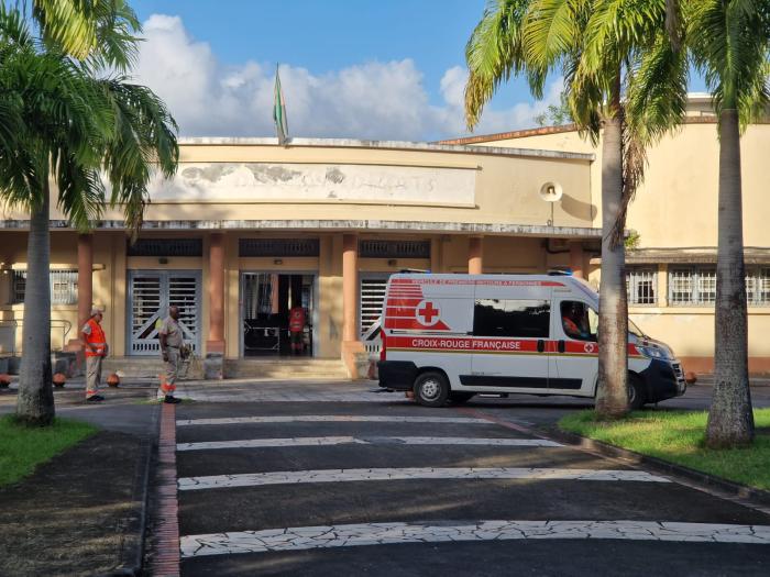 véhicule Croix Rouge, Fort-de-France, maison des syndicats