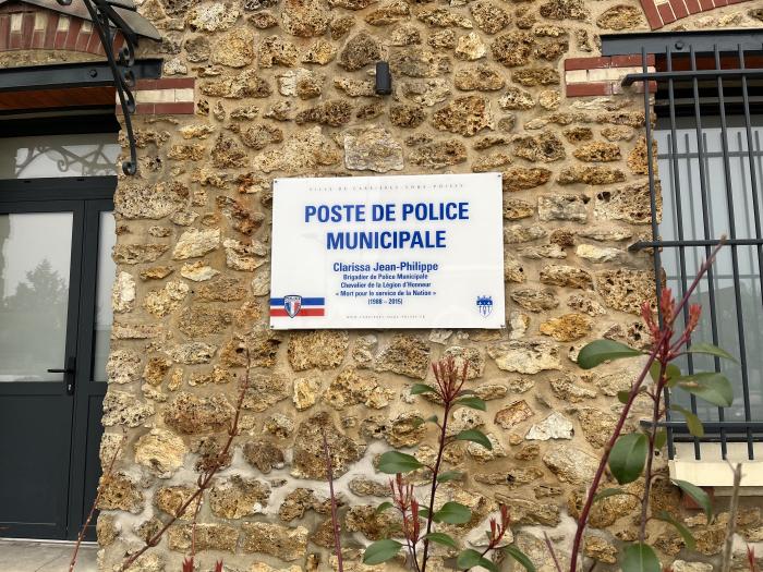 Le poste de police municipale de Carrières-sous-Poissy porte désormais le nom de Clarissa Jean-Philippe