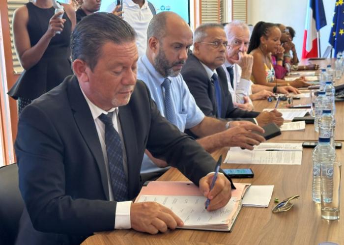 Signature grande précarité.