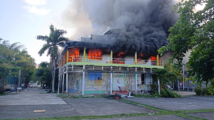 Incendie Pointe-à-Pitre 