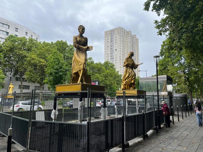 statues femmes dorées 18e arrondissement Paris