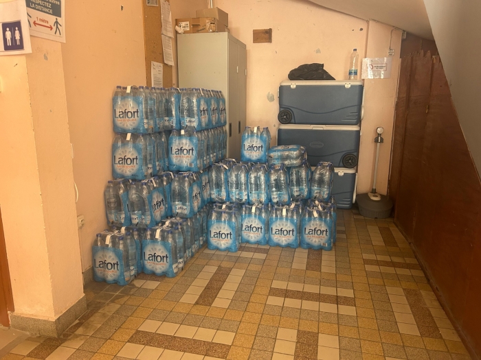 packs d'eau grève SAUR (MAR)