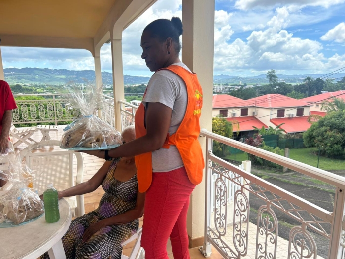 distribution aux aines petit-dejeuners semaine bleue