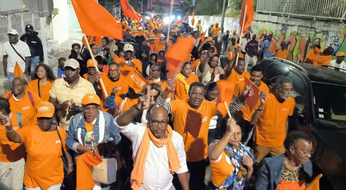 La grande liesse des sympathisants autour du maire Blaise MORNAL 