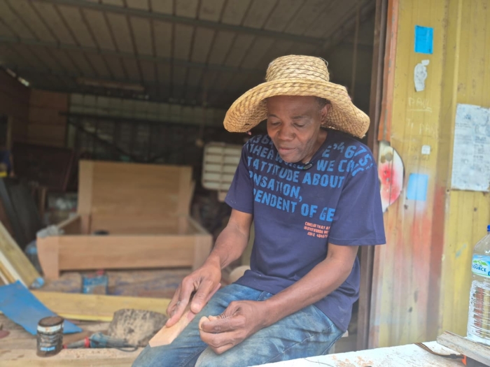 Jean-François Panor, maître artisan d’or en ébénisterie, série Bandi