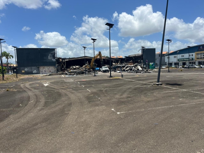 Démolition Carrefour Market Rivière-Salée