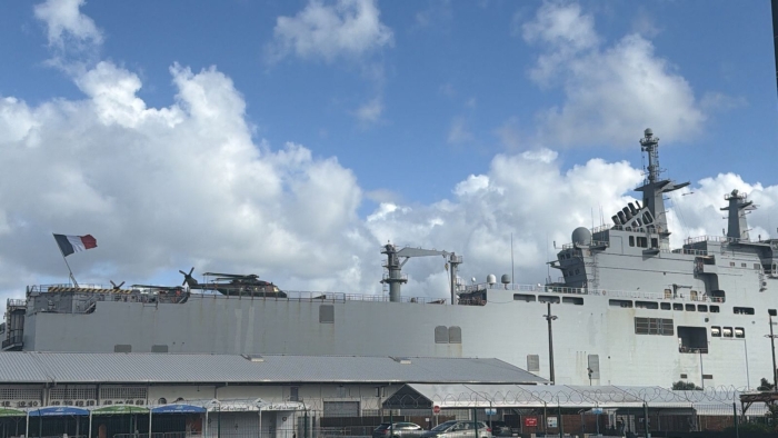 porte-hélicoptères amphibie Dixmude