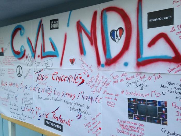     ATTENTATS DE PARIS : Un mur d’expression au lycée de Baimbridge

