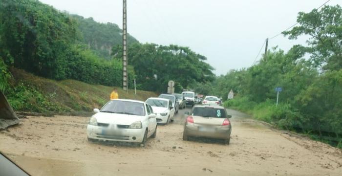     De fortes pluies causent des montées des eaux en Martinique

