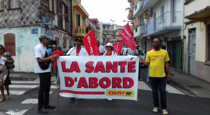     Des syndicats et des associations appellent à la mobilisation pour la venue d'Emmanuel Macron


