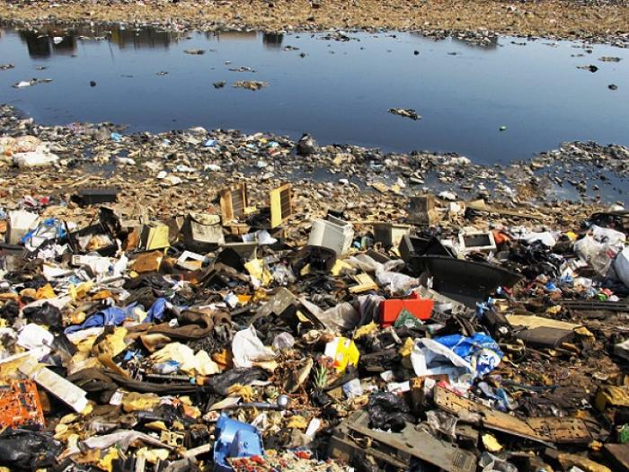     Des vagues de déchets s'écrasent en République Dominicaine

