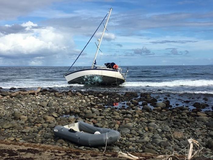     Enquête et solidarité après un naufrage à Capesterre-Belle-Eau

