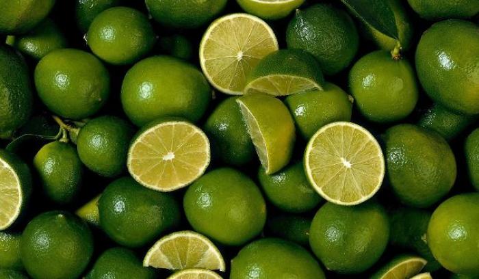     Il vole 25 kilos de citrons verts! 


