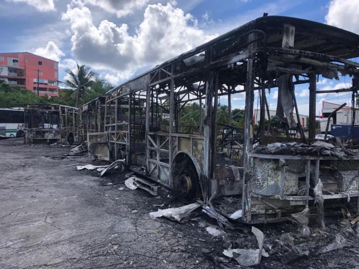     Incendie bus Sotravom : l'enquête a démarré afin de connaître son origine

