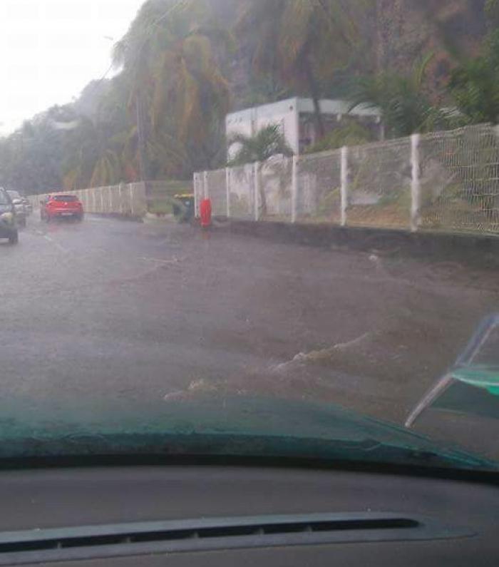     Inondations au Carbet après de fortes pluies

