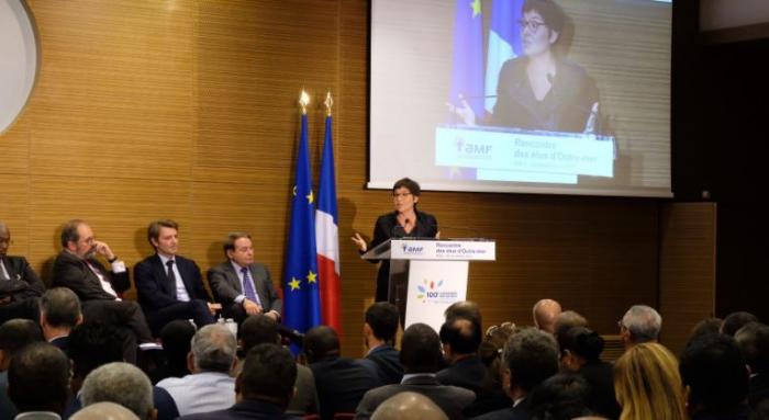     La question des contrats aidés au coeur du 100e congrès des maires de France


