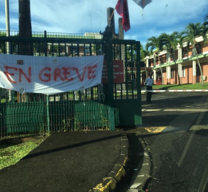     Les 11 centres d'impôts de Martinique sont fermés

