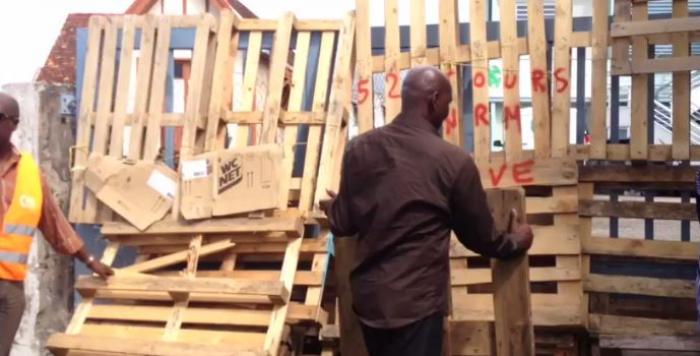     Les non-grévistes du PNM débloquent leur lieu de travail (vidéo)

