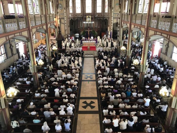     Les obsèques de Monseigneur Marie-Sainte en photos et en vidéos

