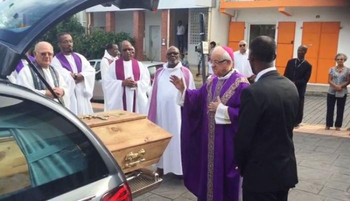     Les obsèques du père Chérubin Céleste (VIDEO)

