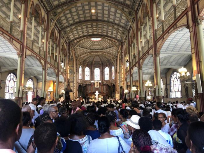     Messe chrismale : la cathédrale de Fort-de-France pleine à craquer

