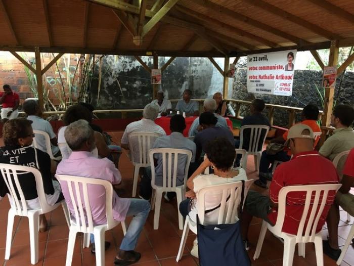     Nathalie Arthaud dévoile son programme pour la présidentielle devant des syndicalistes conquis

