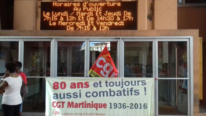     Pas de cantine et écoles bloquées à Fort-de-France

