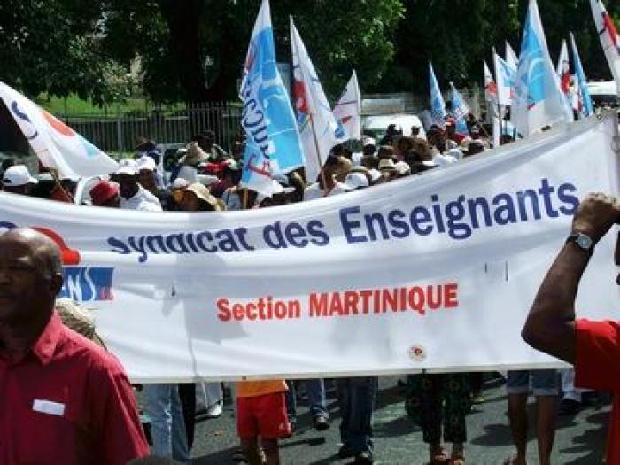     Réunion entre les syndicats de l'éducation et la préfecture de Fort de France. 


