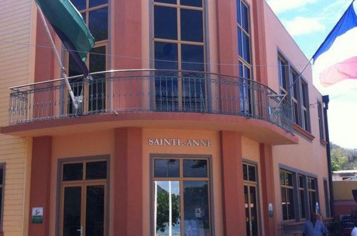     Sainte-Anne : les finances de la commune vont mieux selon la majorité

