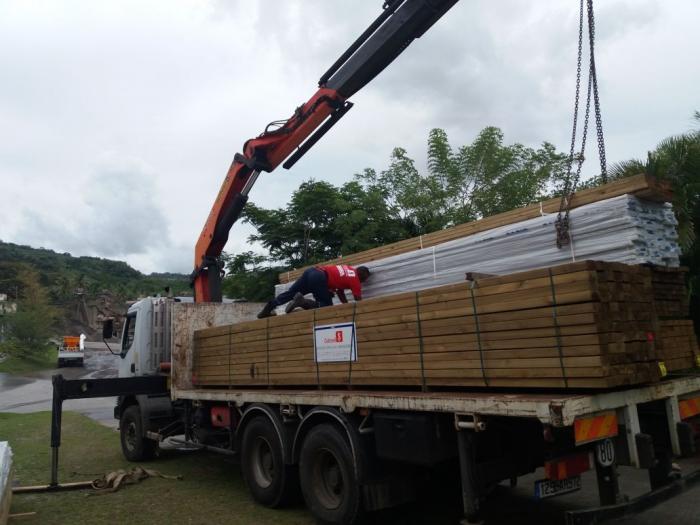    Tôles pour un Ehpad à la Dominique : 15 tonnes de matériaux récoltées


