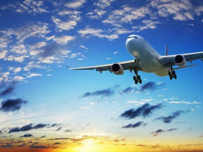     Un avion atterrit en urgence en Guadeloupe après le malaise d'un passager


