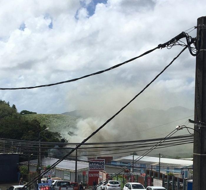     Un conteneur détruit par un incendie dans la zone de Champigny à Ducos

