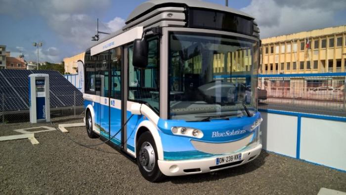     Un petit pas vers l'autonomie énergétique : la mise en service du bluebus, une navette écolo, silencieuse et gratuite

