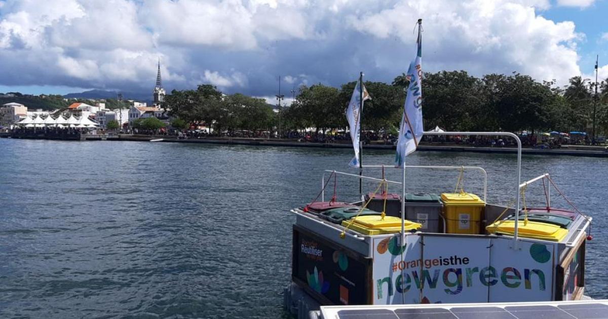     Un "camion poubelle" de la mer au coeur du tour afin de récupérer les déchets

