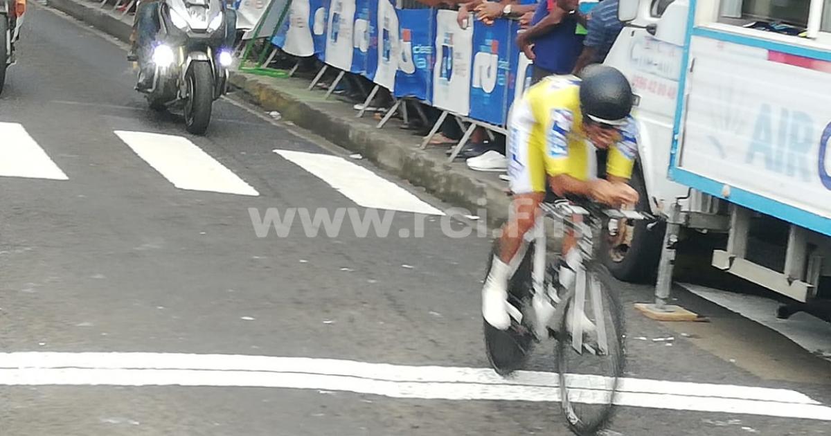     Tour cycliste 2019 : le maillot jaune Eduin Becerra Becerra remporte le contre-la-montre à Rivière-Pilote

