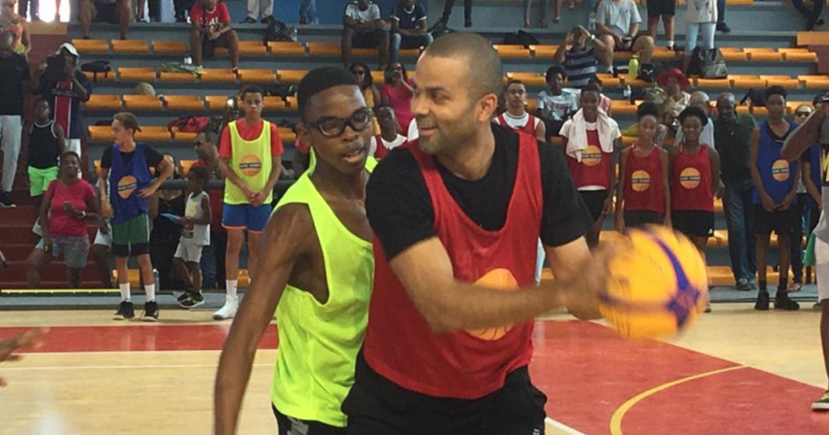     Tony Parker est en Guadeloupe 

