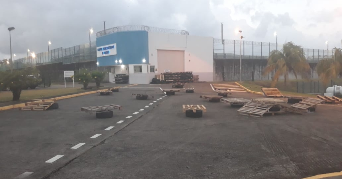     Près de 90 agents mobilisés au centre pénitentiaire de Ducos, après l’extraction dangereuse d’un détenu

