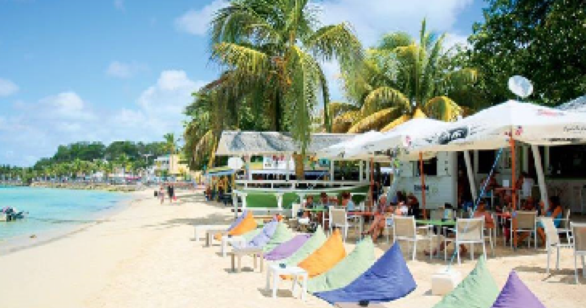     RCI Vakans': Deux beach bars, deux ambiances...à Sainte-Anne

