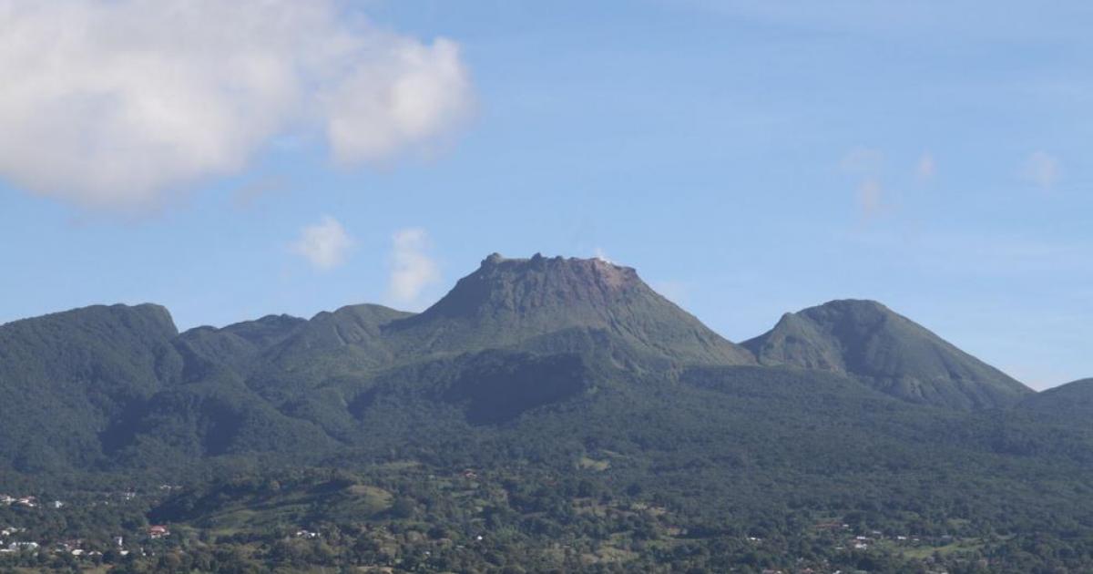      Des scientifiques tentent de réaliser une radiographie de la Soufrière

