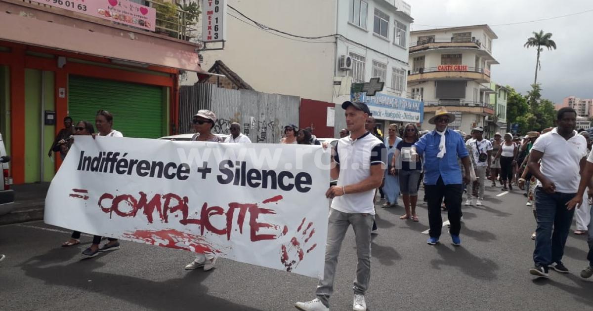     Une quarantaine de personnes mobilisée à Fort-de-France pour dire STOP à la violence et à la circulation des armes

