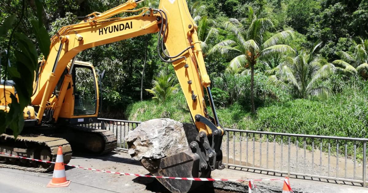     RN8 à Rivière-Pilote : les travaux se poursuivent après la découverte d'un trou dans la chaussée

