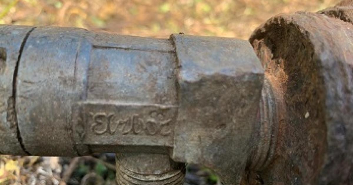     4 bonbonnes de gaz découvertes enterrées sur le site d'une ancienne glacière 

