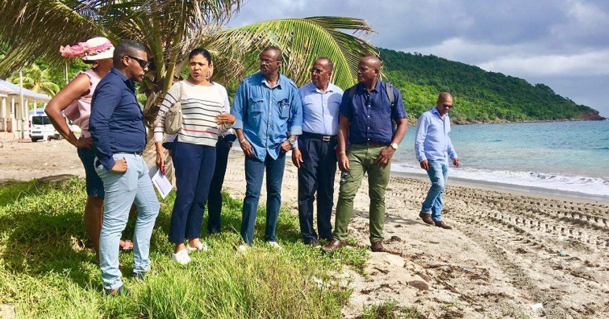     Déchetteries, plages et pêche au coeur d'une visite régionale aux Saintes

