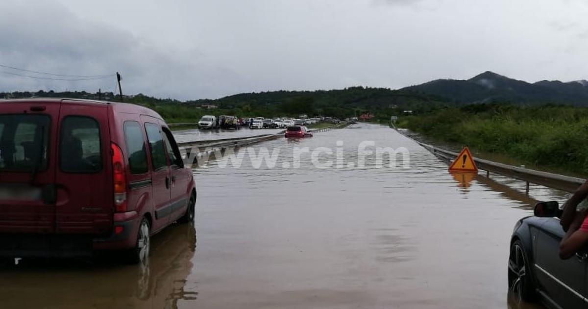     Une circulation particulièrement difficile sur la RN5 à Rivière-Salée

