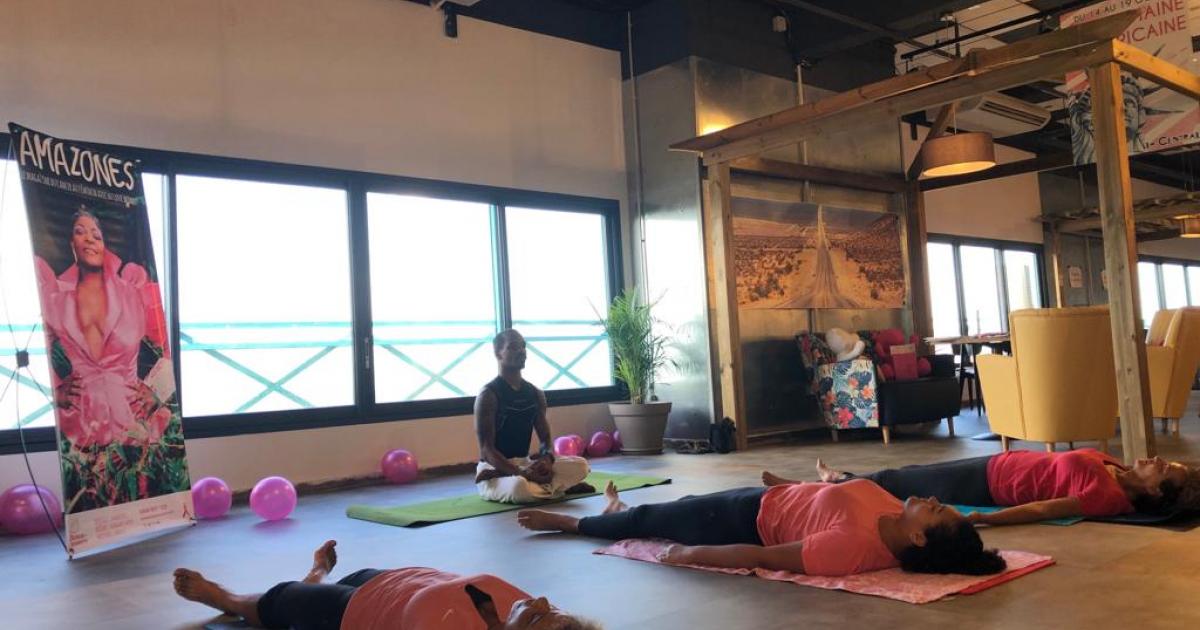     Un cours de Yoga organisé dans le cadre d'Octobre Rose

