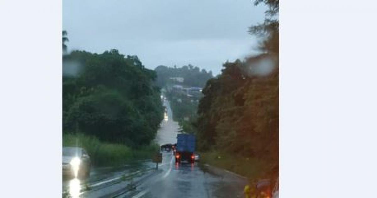     Fortes pluies : plusieurs axes routiers sont inondés

